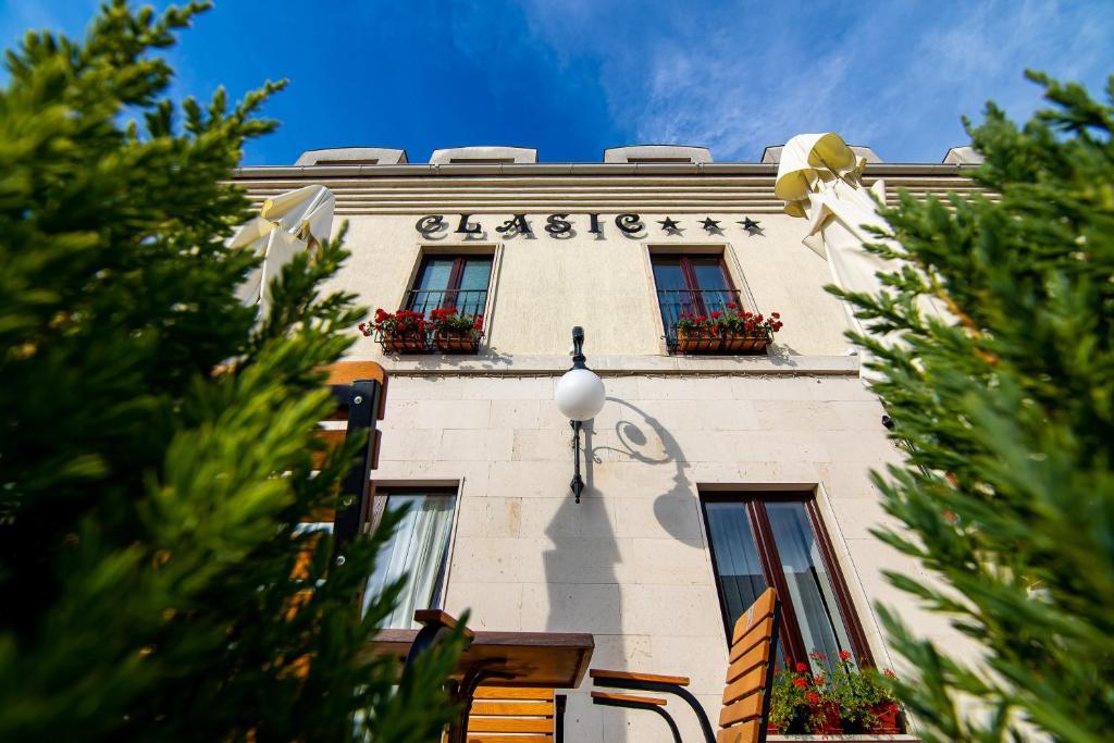 Hotel Clasic image 1