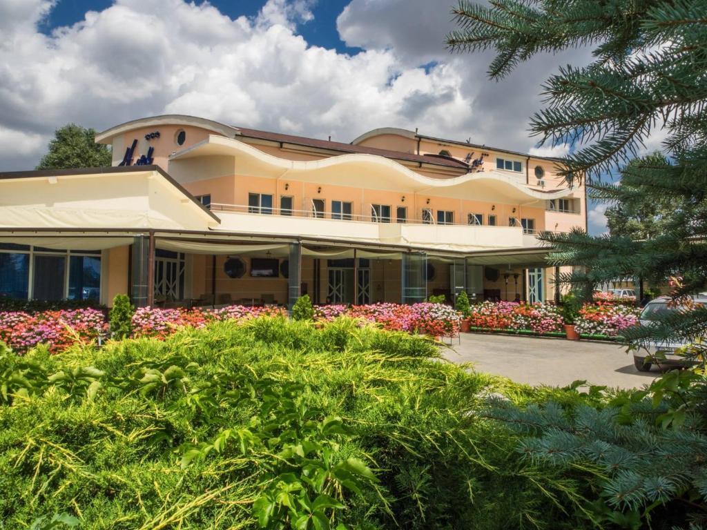 Hotel Emi image 1