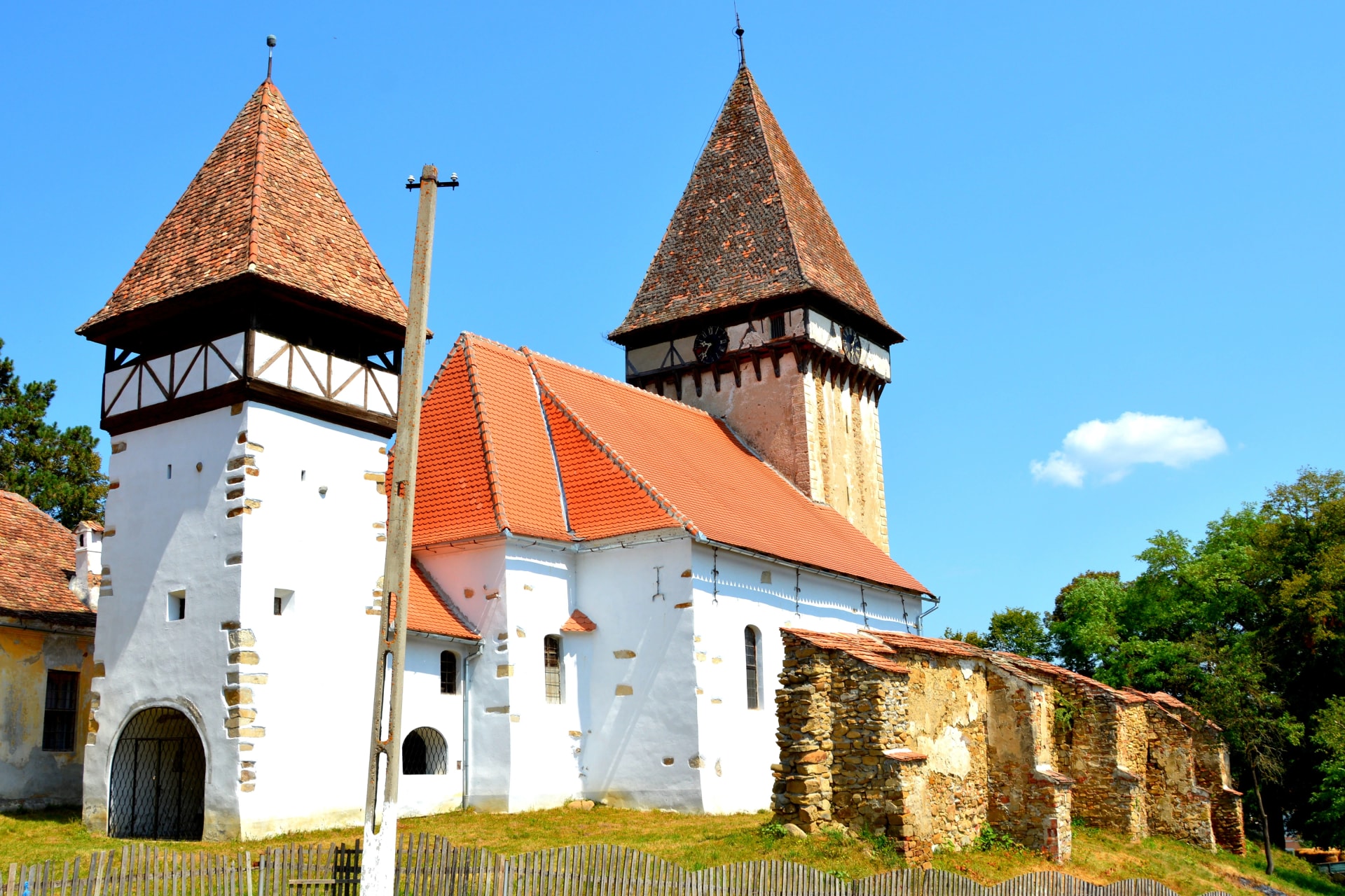 Fortified medieval saxon evangelic church in Veseud